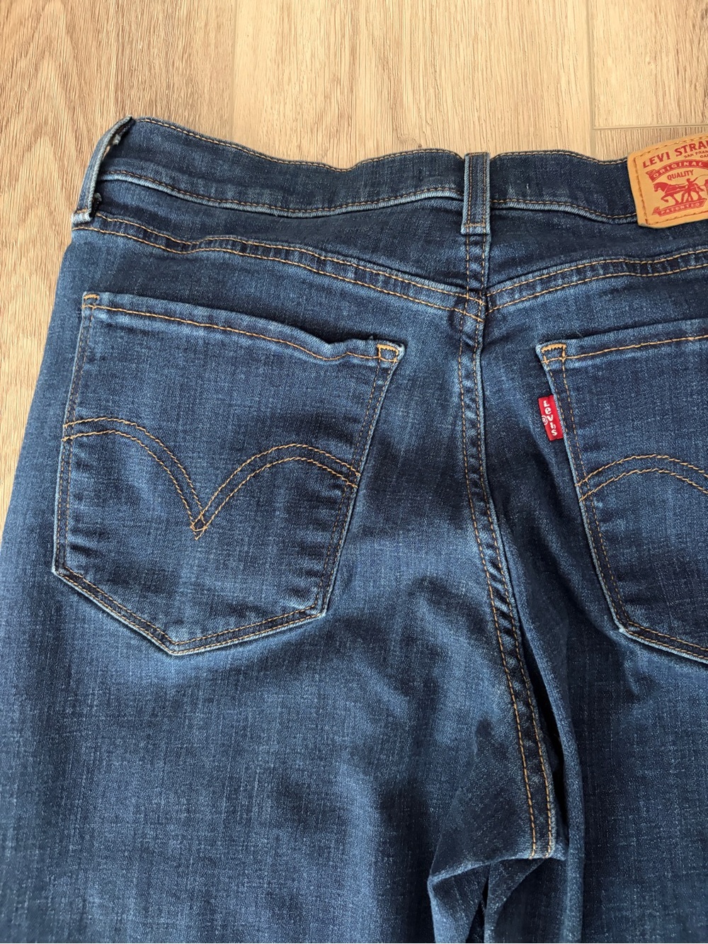 Levi's Classic Straight Women's Blue Stretch Jeans - Picture 6 of 6